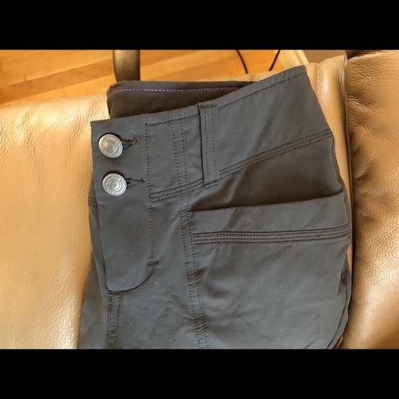 Mountain Equipment Co-op Women’s 4 Capris, EUC - Picture 8 of 9